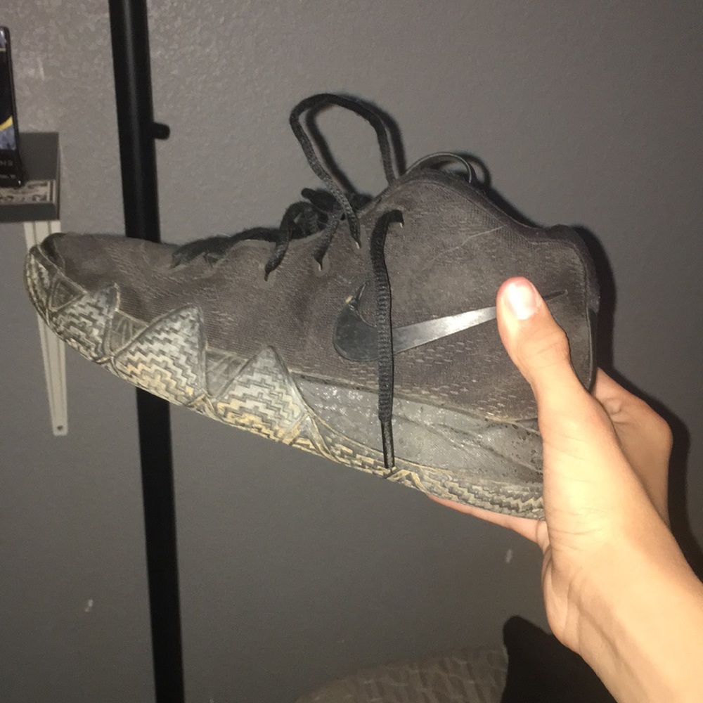 Nike KYRIE 4 all black